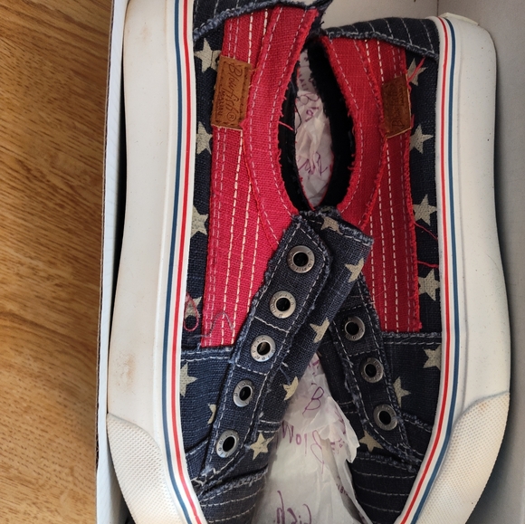 Size 7 Blow Hard red white and blue sneakers - Picture 8 of 12